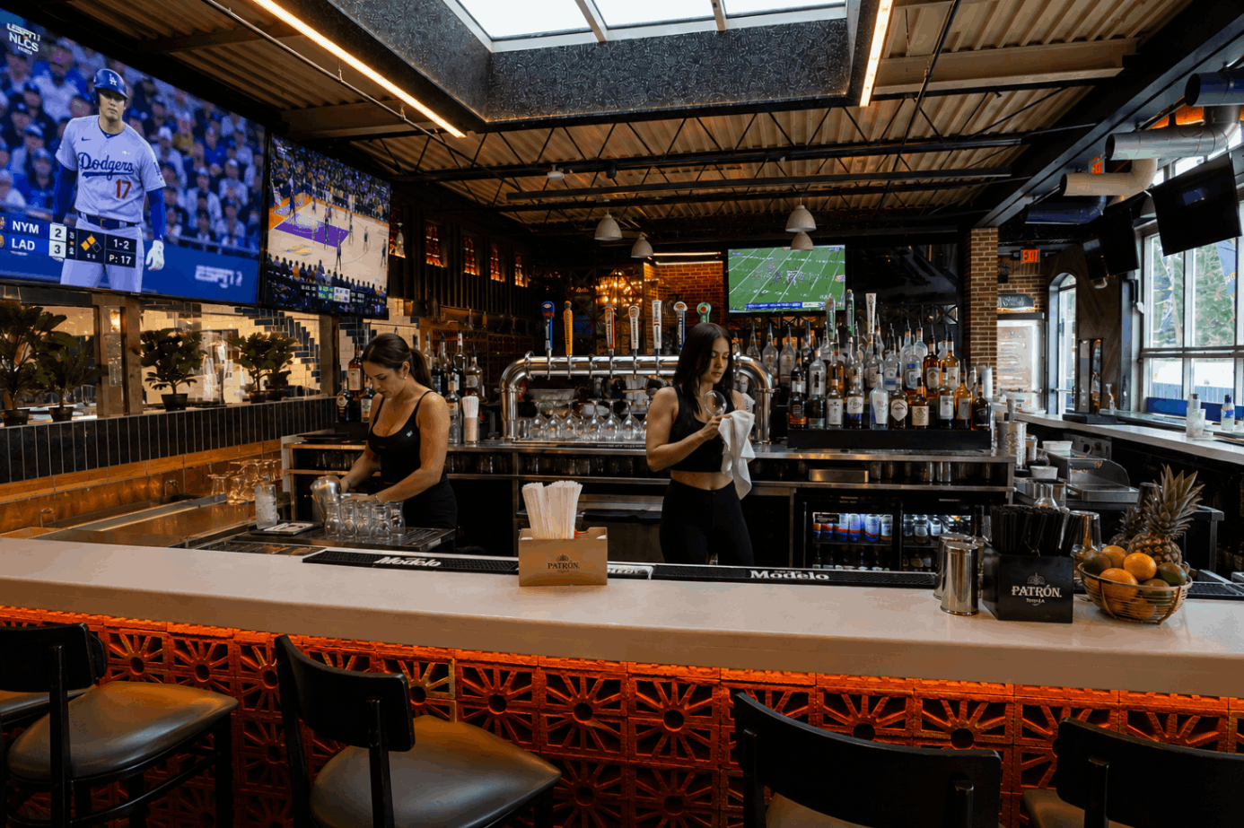 Lola's Sports Bar